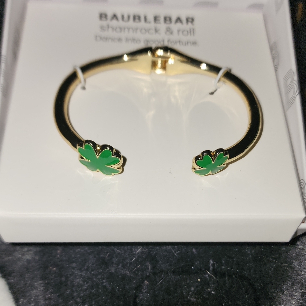 BaubleBar Gold✨️ and Green🍀✨️ Shamrock Hinged Bracelet Shamrock 🍀Luck 🍀✨️